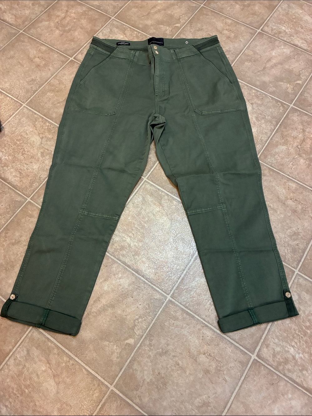 White House Black Market Olive Green straight mid rise crop